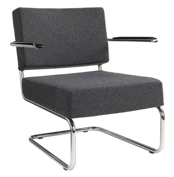 Design stoel of fauteuil gestoffeerd met wollen viltstof